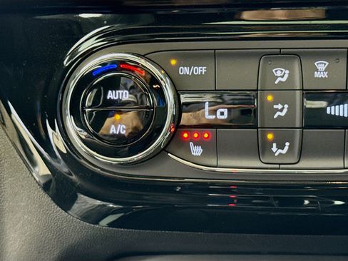 Used 2024 Chevrolet Trax RS w/ Sunroof Package FWD image 23