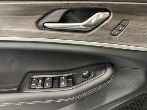 New 2025 Jeep Grand Cherokee L Limited image 13