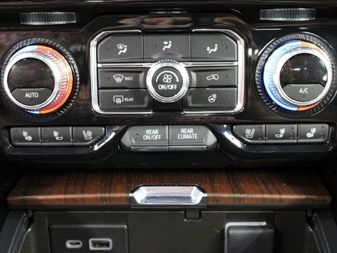 Used 2023 GMC Yukon Denali Ultimate AWD/4WD image 67