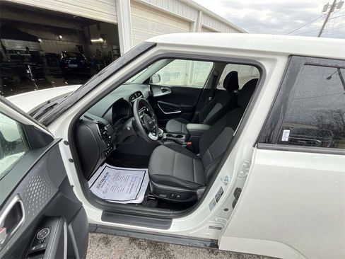Used 2023 Kia Soul S image 11