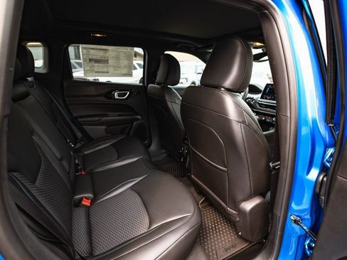 New 2025 Jeep Compass Latitude w/ Sun & Sound Group image 28