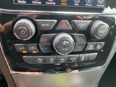 Used 2021 Jeep Grand Cherokee Laredo X AWD/4WD image 17