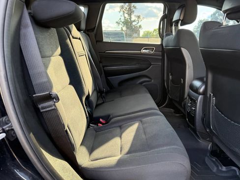 Used 2017 Jeep Grand Cherokee Laredo AWD/4WD image 20