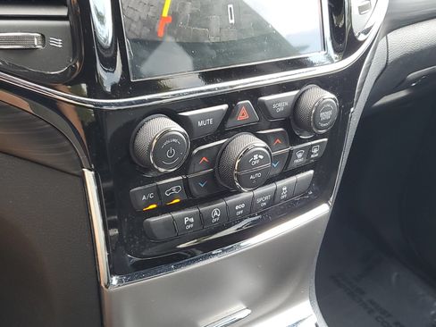 Used 2021 Jeep Grand Cherokee Laredo X AWD/4WD image 30