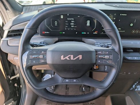 Certified 2024 Kia EV9 Land image 24