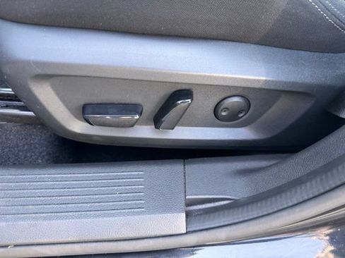 Used 2025 Nissan Rogue SV AWD/4WD image 15
