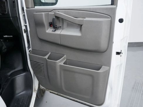 Used 2021 Chevrolet Express 3500 w/ Driver Convenience Package image 25