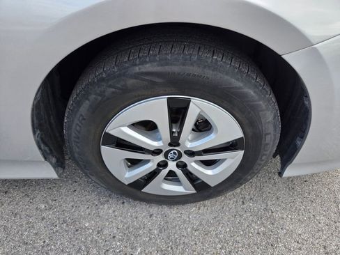 Used 2016 Toyota Prius Four FWD image 19