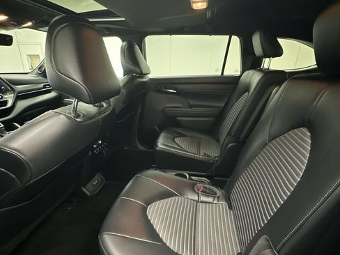 Used 2023 Toyota Highlander XSE AWD/4WD image 10