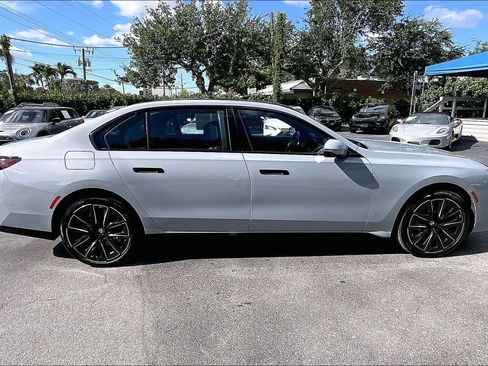 Used 2023 BMW 760i xDrive AWD/4WD image 30