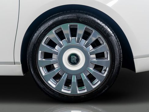 Used 2019 Rolls-Royce Phantom Sedan image 17