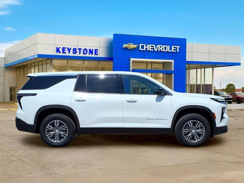 Used 2024 Chevrolet Traverse LS FWD image 8