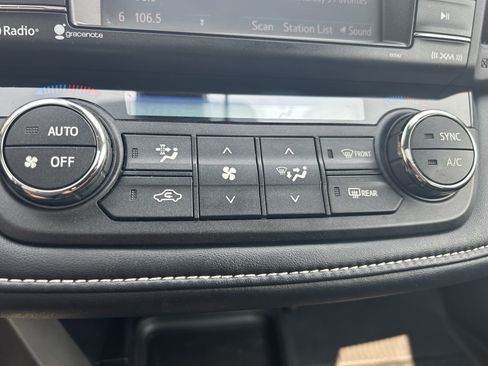 Used 2018 Toyota RAV4 XLE AWD/4WD image 29