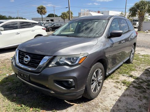 Used 2019 Nissan Pathfinder SV image 9