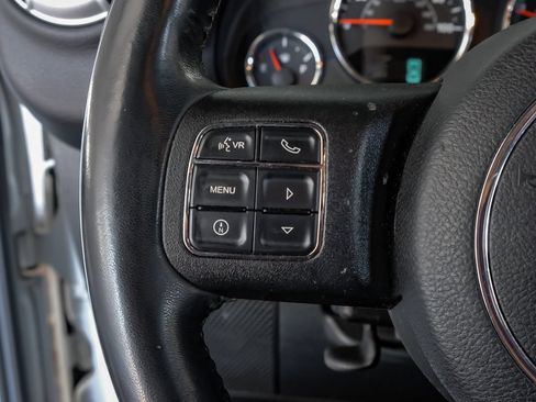 Used 2016 Jeep Wrangler Unlimited Sahara w/ Connectivity Group AWD/4WD image 16