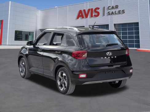 Used 2025 Hyundai Venue SEL FWD image 9