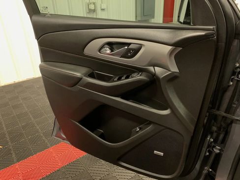 Used 2020 Chevrolet Traverse RS image 24