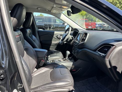 Used 2022 Jeep Cherokee Trailhawk AWD/4WD image 5