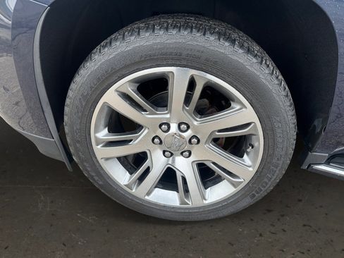 Used 2017 Cadillac Escalade Luxury image 9