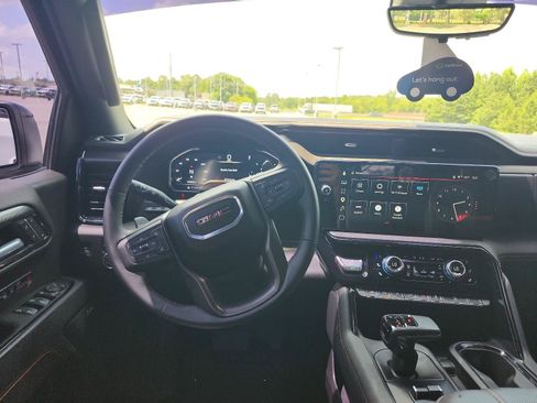 Certified 2025 GMC Sierra 1500 AT4 w/ AT4 Premium Package AWD/4WD image 16