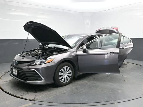 Used 2021 Toyota Camry LE image 40