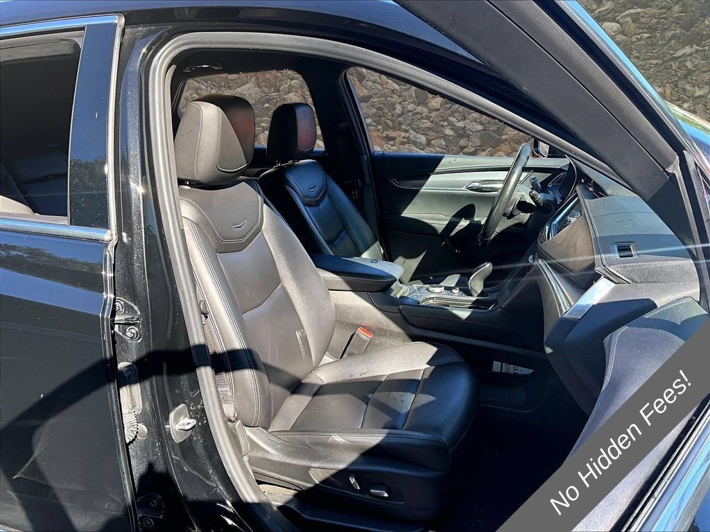 Used 2022 Cadillac XT5 Luxury AWD/4WD image 7