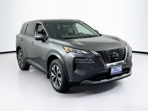 Used 2021 Nissan Rogue SV image 3