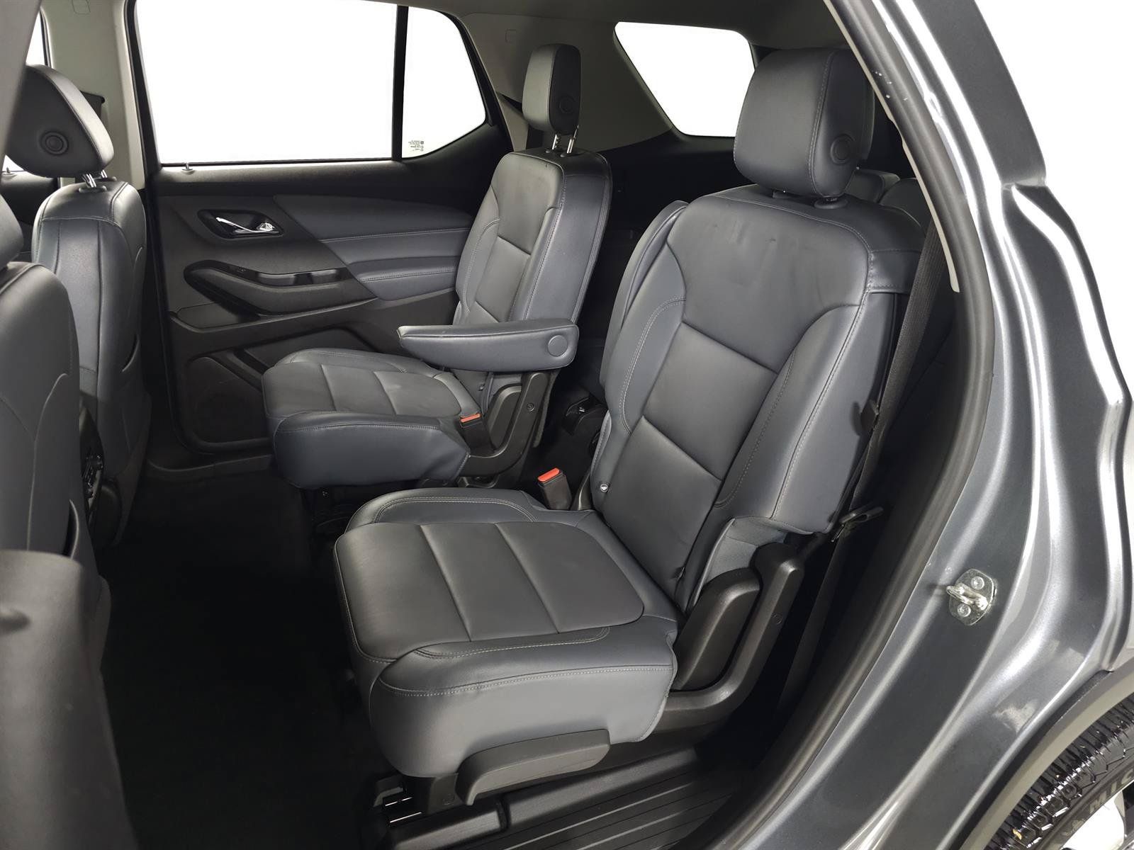 Used 2018 Chevrolet Traverse LT w/ LPO, Floor Liner Package AWD/4WD image 32