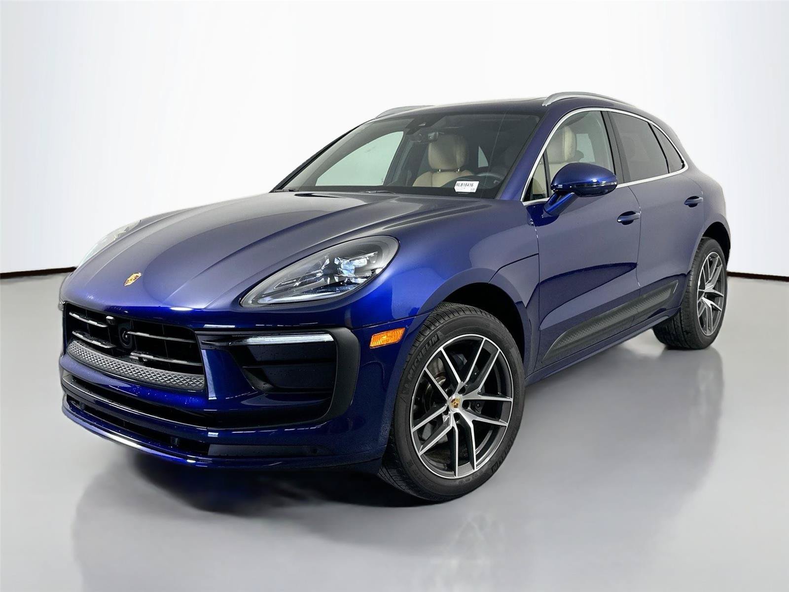 Certified 2024 Porsche Macan AWD/4WD image 1
