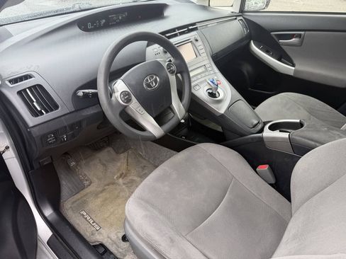 Used 2013 Toyota Prius Two FWD image 9