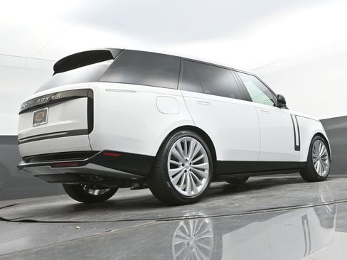 New 2025 Land Rover Range Rover Long Wheelbase SE image 39