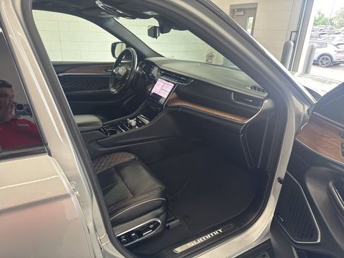 Used 2023 Jeep Grand Cherokee L Summit w/ Advanced Protech Group IV AWD/4WD image 9