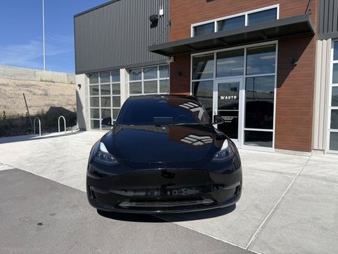 Used 2023 Tesla Model Y Performance AWD/4WD image 3