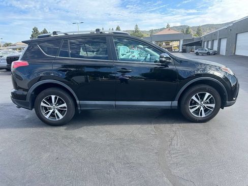 Used 2016 Toyota RAV4 XLE FWD image 4