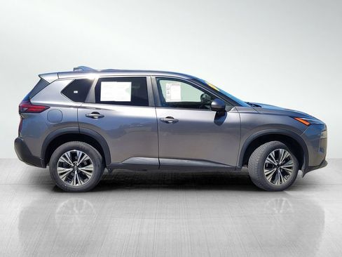 Used 2023 Nissan Rogue SV image 3