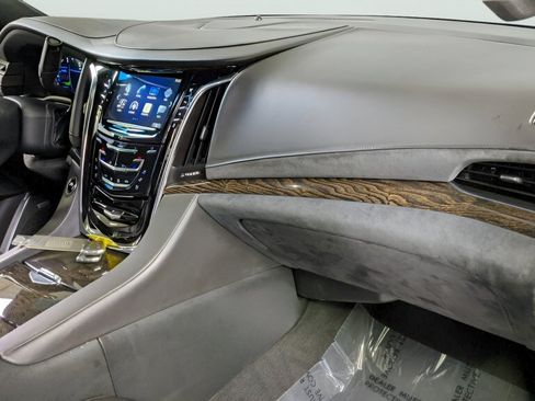 Used 2016 Cadillac Escalade Platinum image 16