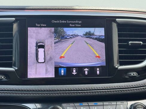 Used 2018 Chrysler Pacifica Limited w/ Advanced Safetytec Group FWD image 32