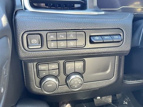Used 2024 GMC Yukon XL Denali AWD/4WD image 21