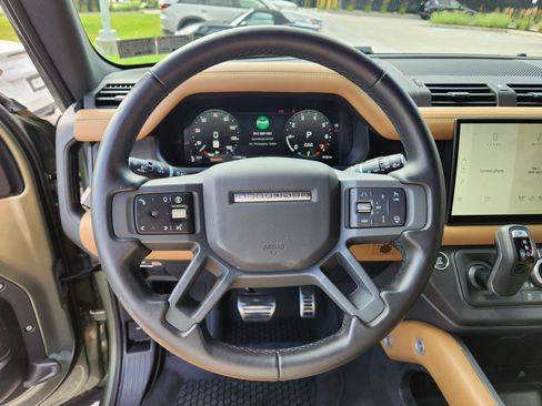 Certified 2025 Land Rover Defender 110 X-Dynamic SE AWD/4WD image 18