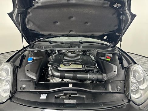 Used 2017 Porsche Cayenne Platinum Edition image 20