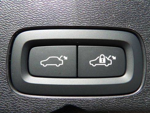 New 2026 Volvo XC60 B5 Plus w/ Protection Package Premier image 27