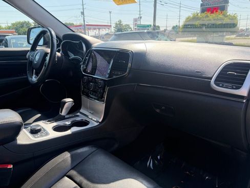 Used 2019 Jeep Grand Cherokee Summit w/ Platinum Series Group AWD/4WD image 28