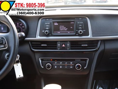 Used 2017 Kia Optima LX w/ Option Group 014 FWD image 19