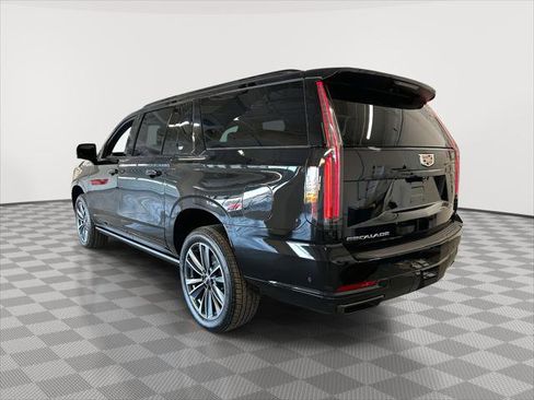 Used 2025 Cadillac Escalade ESV Sport image 5