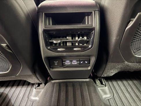 Used 2024 Jeep Grand Cherokee Limited AWD/4WD image 27