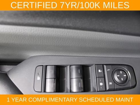 Used 2025 Toyota Prius LE FWD image 18