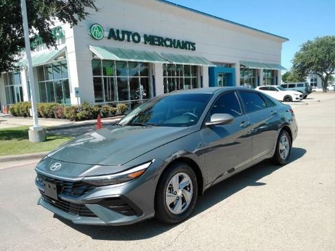Used 2026 Hyundai Elantra SE FWD image 1