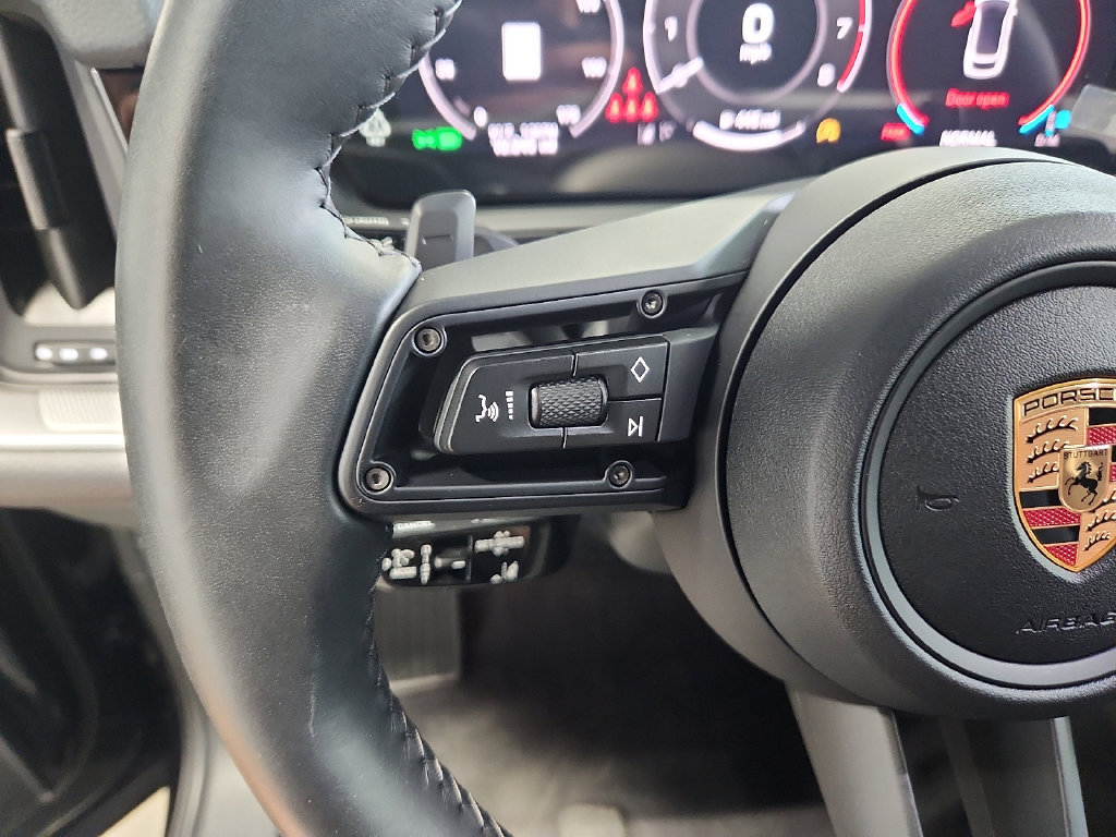 Certified 2026 Porsche Cayenne Coupe AWD/4WD image 21