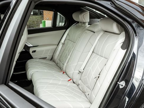 Used 2023 BMW 760i xDrive w/ Executive Package AWD/4WD image 28