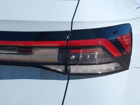 New 2026 Volkswagen Taos SE image 8